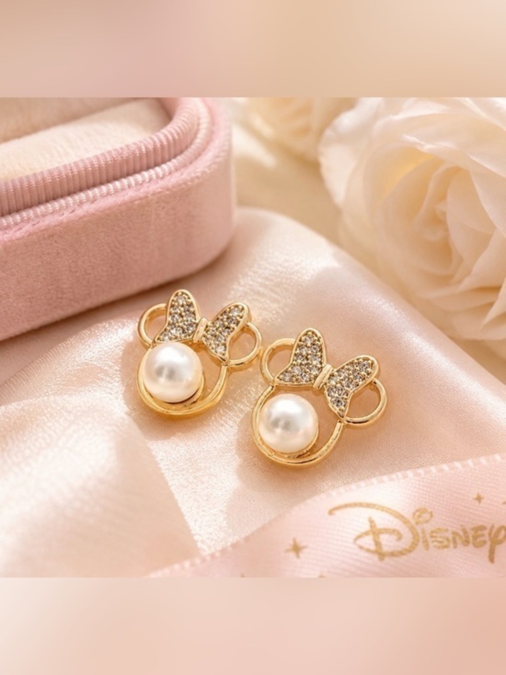 - Disney Pearl Earrings Minnie Mouse